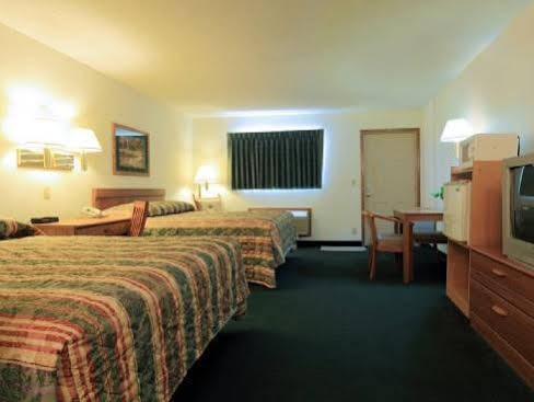 Americas Best Value Inn Suburban Emmetsburg Esterno foto